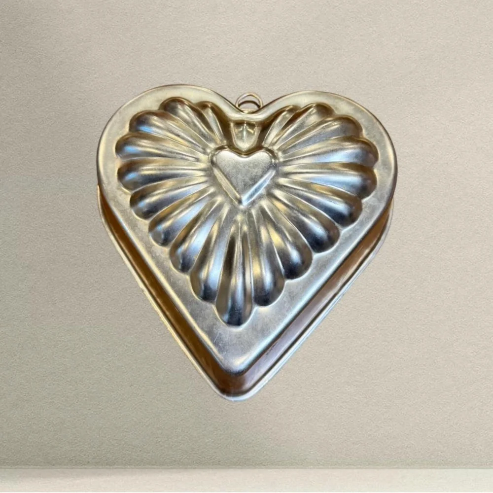 Vintage Style Gold Tone Heart Baking Mold | Cottagecore Kitchen Wall Decor | Ret